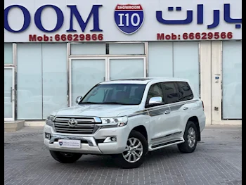 Toyota  Land Cruiser  GXR  2016  Automatic  280,000 Km  8 Cylinder  Four Wheel Drive (4WD)  SUV  White