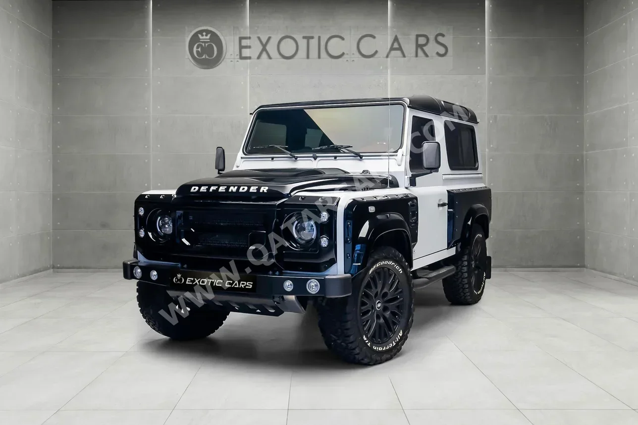 Land Rover  Defender  110 Kahn  2016  Manual  17,000 Km  6 Cylinder  Four Wheel Drive (4WD)  SUV  Black