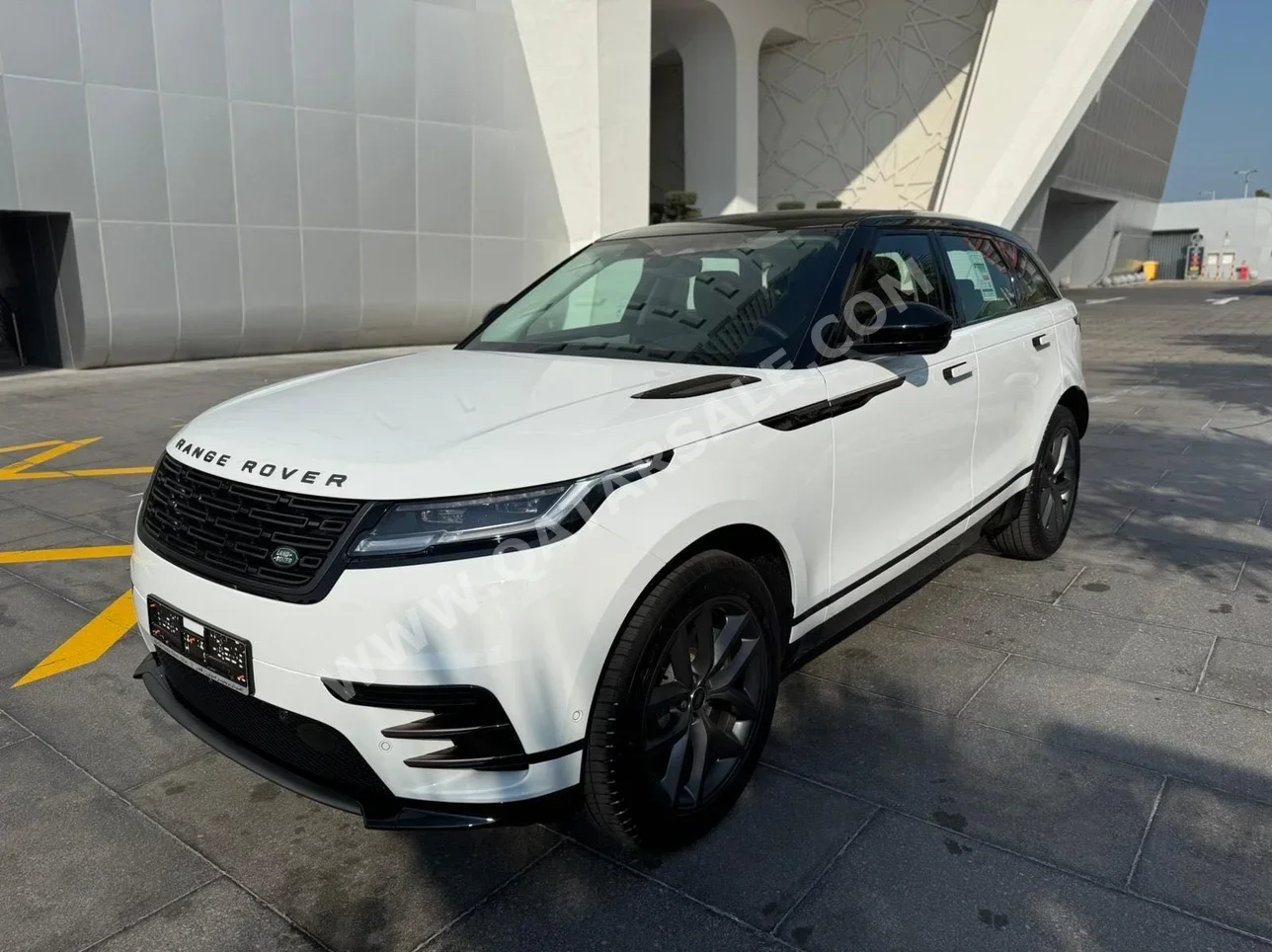 Land Rover  Range Rover  Velar  2025  Automatic  0 Km  4 Cylinder  Four Wheel Drive (4WD)  SUV  White  With Warranty