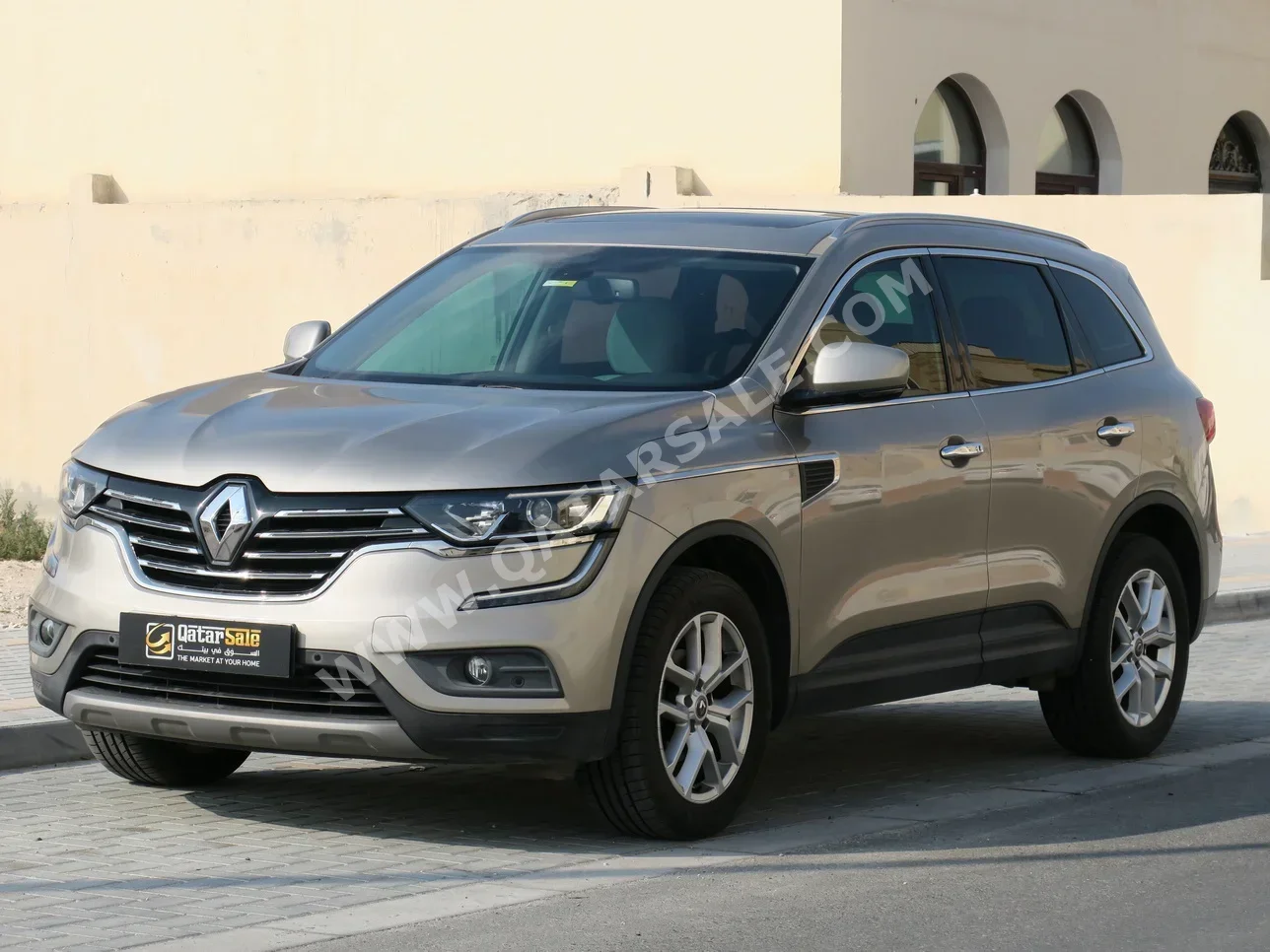 Renault  Koleos  2018  Automatic  42,000 Km  4 Cylinder  Four Wheel Drive (4WD)  SUV  Beige