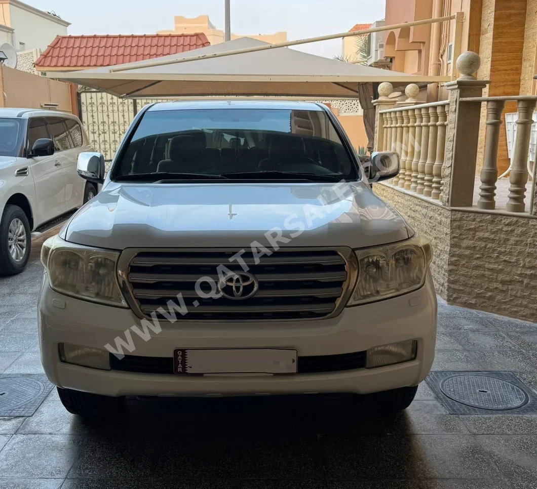 Toyota  Land Cruiser  VXR  2009  Automatic  193,000 Km  8 Cylinder  Four Wheel Drive (4WD)  SUV  White