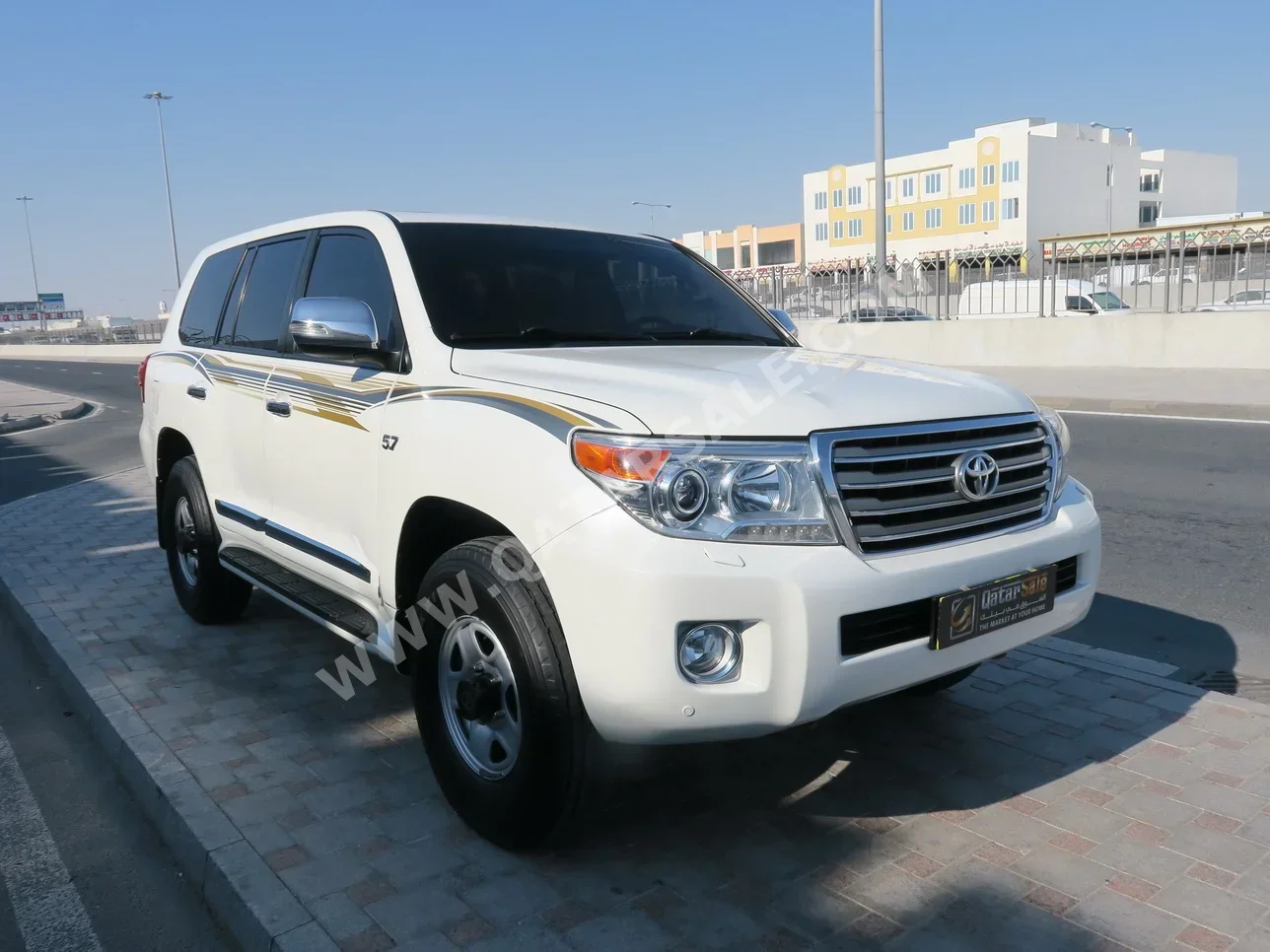 Toyota  Land Cruiser  VXR  2011  Automatic  428,000 Km  8 Cylinder  Four Wheel Drive (4WD)  SUV  White