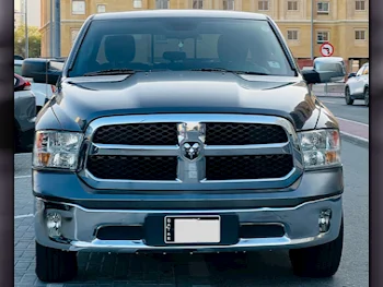 Dodge  Ram  1500  2015  Automatic  174,000 Km  8 Cylinder  Four Wheel Drive (4WD)  Pick Up  Gray