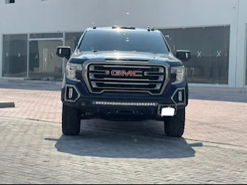 GMC  Sierra  AT4  2020  Automatic  124,000 Km  8 Cylinder  Four Wheel Drive (4WD)  Pick Up  Black