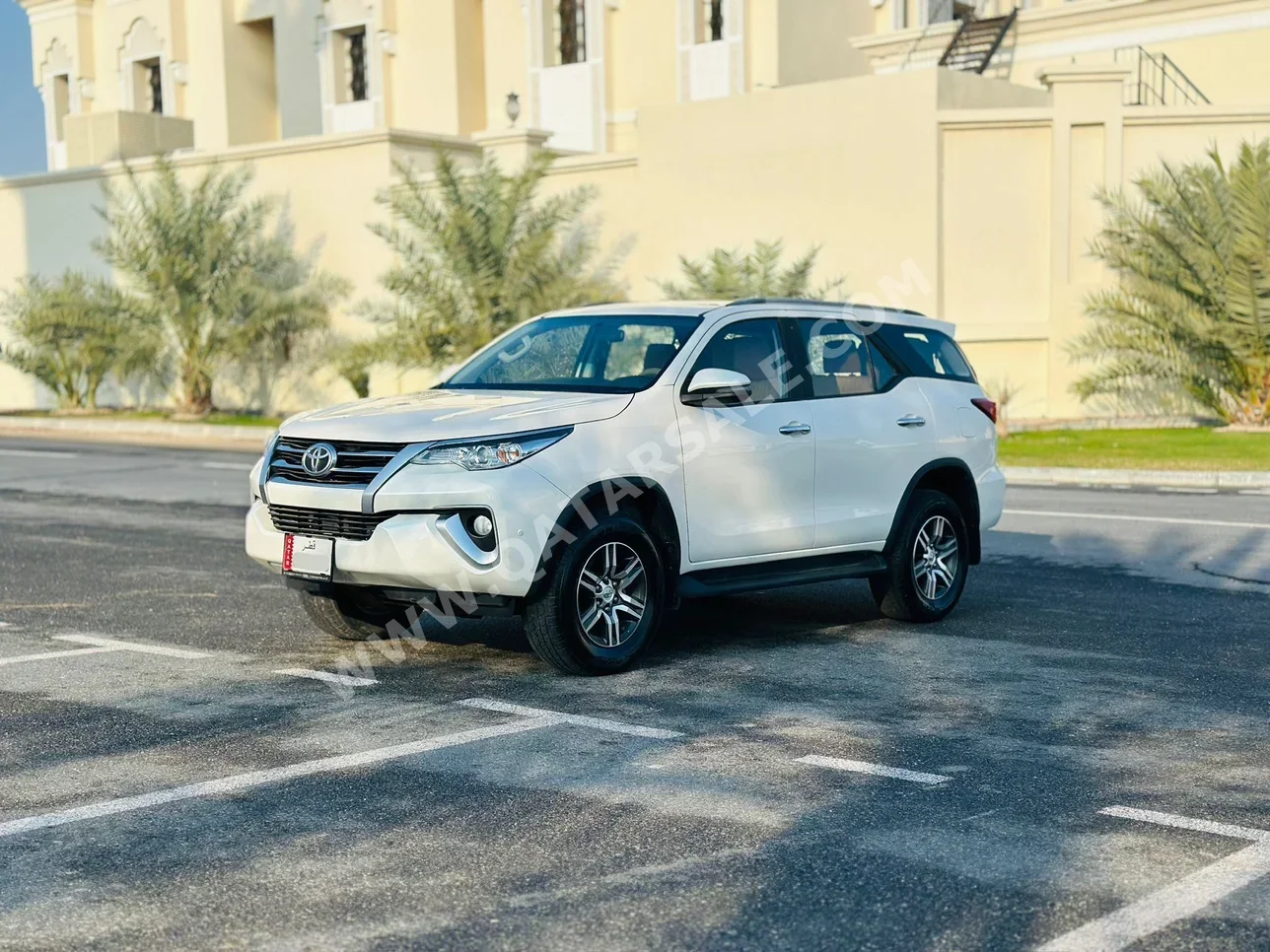 Toyota  Fortuner  SR5  2020  Automatic  164,000 Km  4 Cylinder  Four Wheel Drive (4WD)  SUV  White