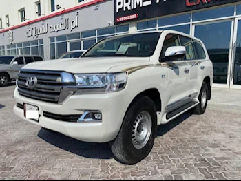 Toyota  Land Cruiser  VXR  2017  Automatic  282,956 Km  8 Cylinder  Four Wheel Drive (4WD)  SUV  White