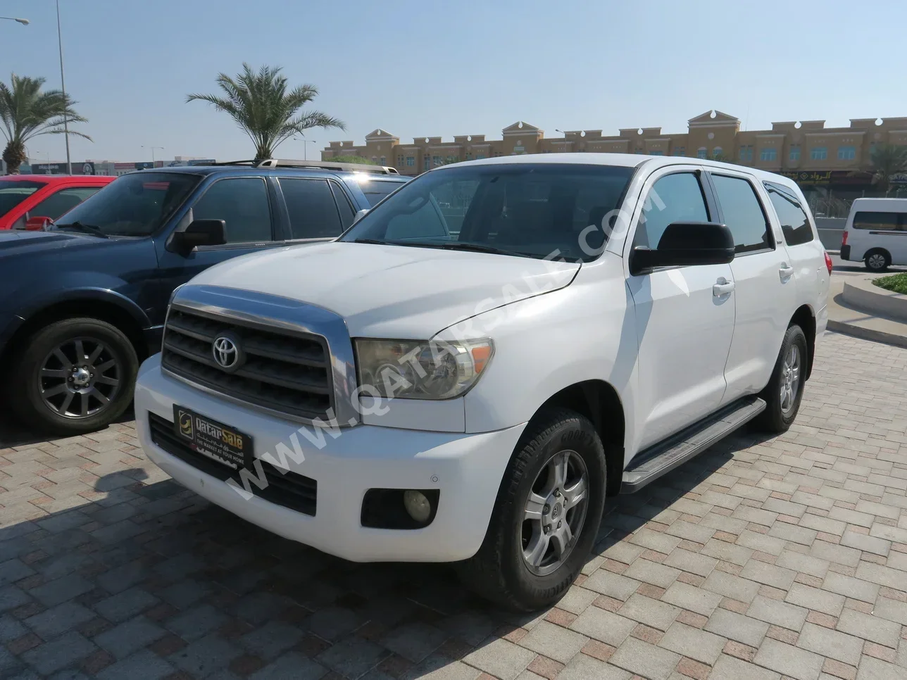 Toyota  Sequoia  2014  Automatic  210,000 Km  8 Cylinder  Four Wheel Drive (4WD)  SUV  White