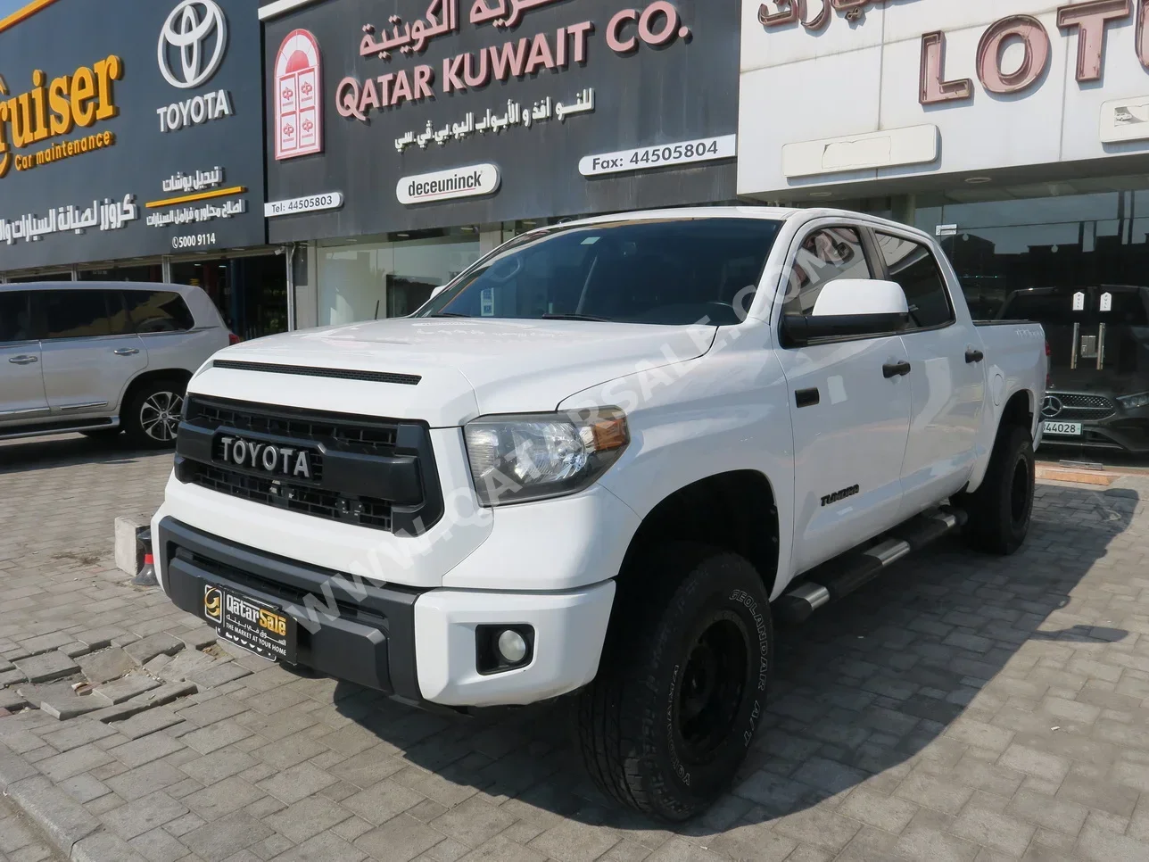 Toyota  Tundra  TRD  2015  Automatic  105,000 Km  8 Cylinder  Four Wheel Drive (4WD)  Pick Up  White