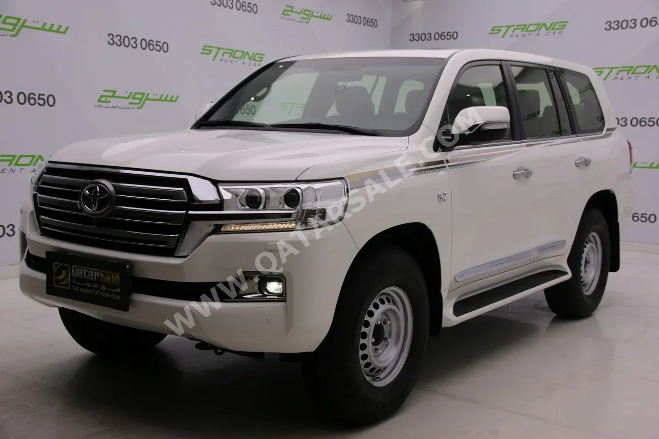 Toyota  Land Cruiser  VXR  2021  Automatic  82,000 Km  8 Cylinder  Four Wheel Drive (4WD)  SUV  White  With Warranty