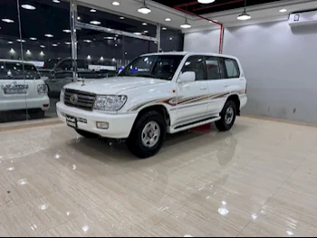 Toyota  Land Cruiser  GXR - Limited  2006  Manual  300,000 Km  6 Cylinder  Four Wheel Drive (4WD)  SUV  White