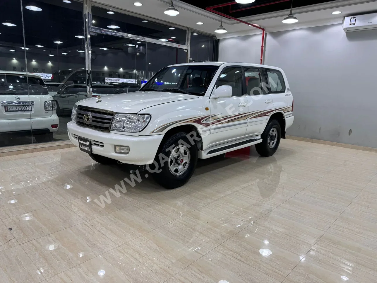 Toyota  Land Cruiser  GXR - Limited  2006  Manual  300,000 Km  6 Cylinder  Four Wheel Drive (4WD)  SUV  White