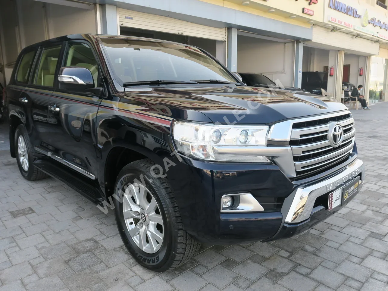 Toyota  Land Cruiser  GXR  2016  Automatic  166,000 Km  8 Cylinder  Four Wheel Drive (4WD)  SUV  Black