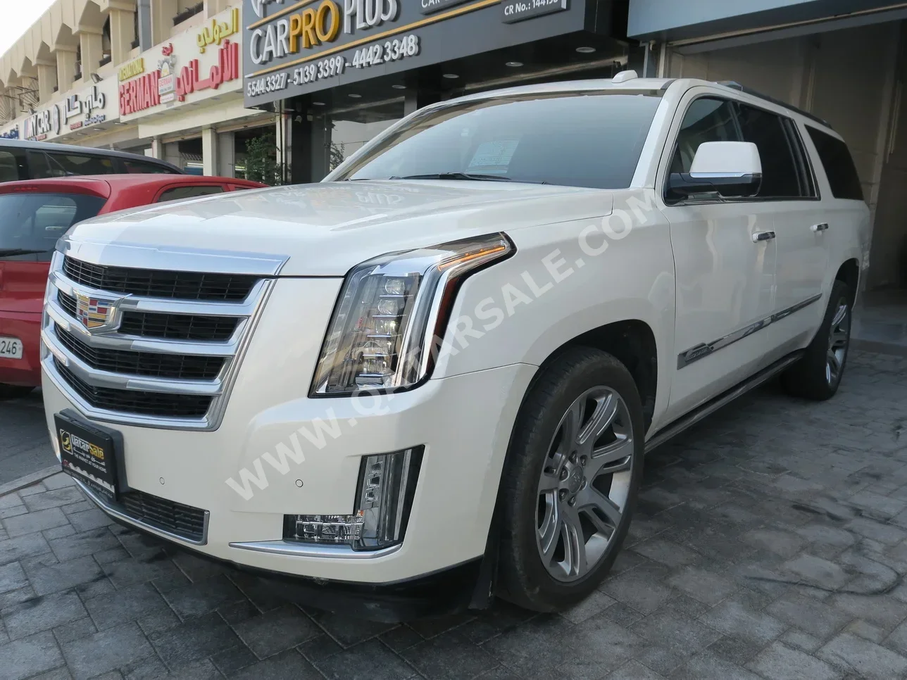 Cadillac  Escalade  2015  Automatic  188,000 Km  8 Cylinder  Four Wheel Drive (4WD)  SUV  White