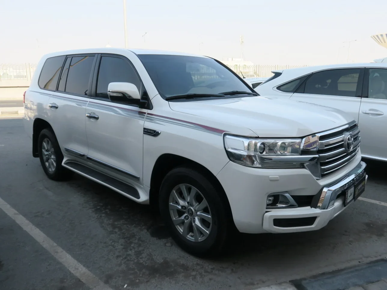 Toyota  Land Cruiser  GXR  2021  Automatic  191,000 Km  8 Cylinder  Four Wheel Drive (4WD)  SUV  White