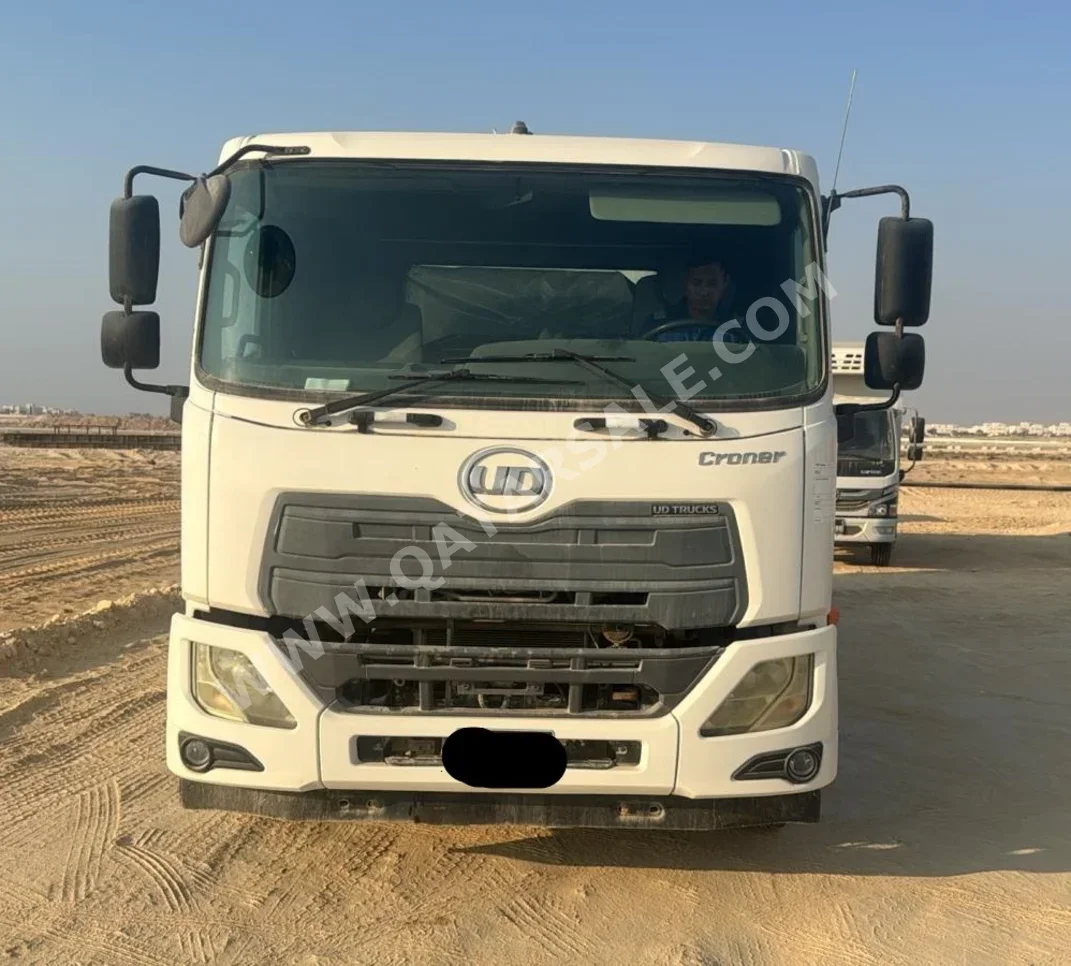 Water Tanker Nissan  2017  White  105000 Km