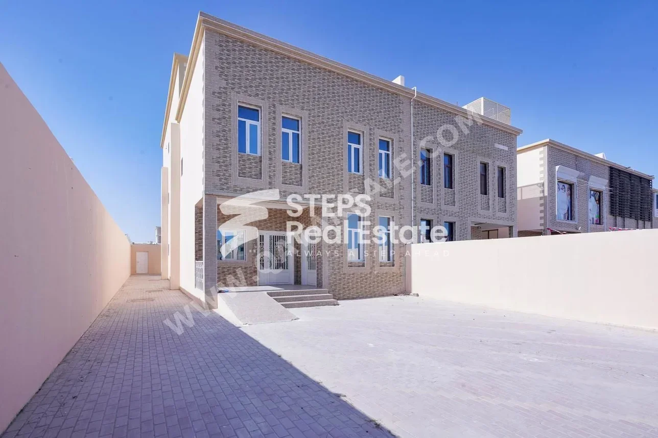 Commercial  - Not Furnished  - Al Rayyan  - Izghawa  - 7 Bedrooms