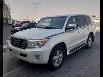 Toyota  Land Cruiser  GXR  2014  Automatic  175,000 Km  8 Cylinder  Four Wheel Drive (4WD)  SUV  White