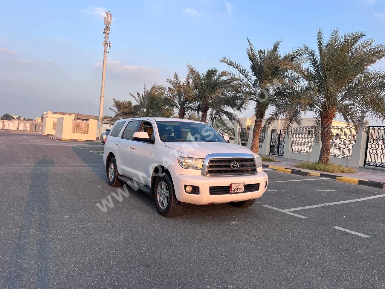 Toyota  Sequoia  2013  Automatic  339,000 Km  8 Cylinder  Four Wheel Drive (4WD)  SUV  White