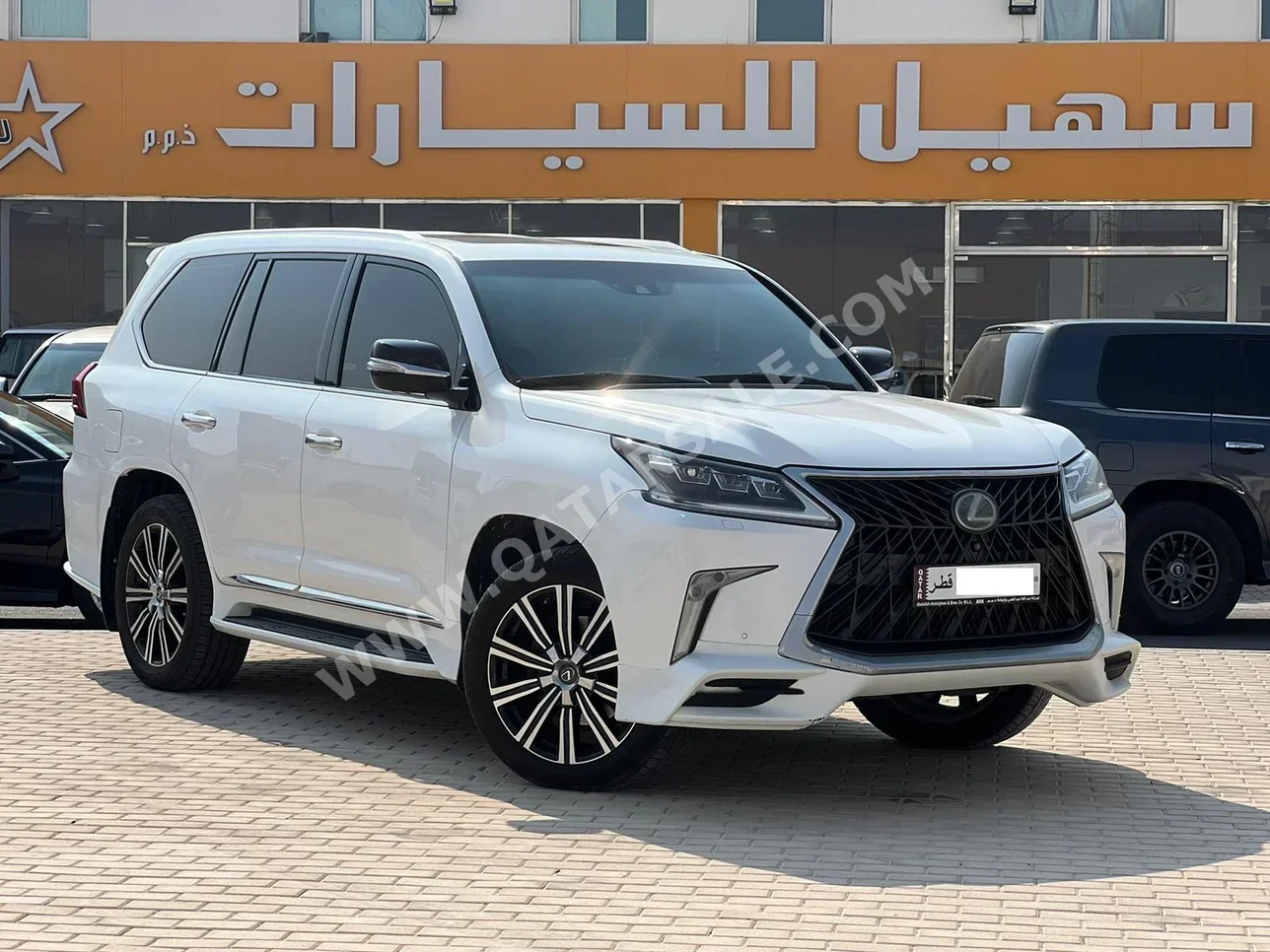 Lexus  LX  570 S  2016  Automatic  280,000 Km  8 Cylinder  Four Wheel Drive (4WD)  SUV  White