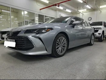 Toyota Avalon Limited Silver 2020 For Sale in Qatar