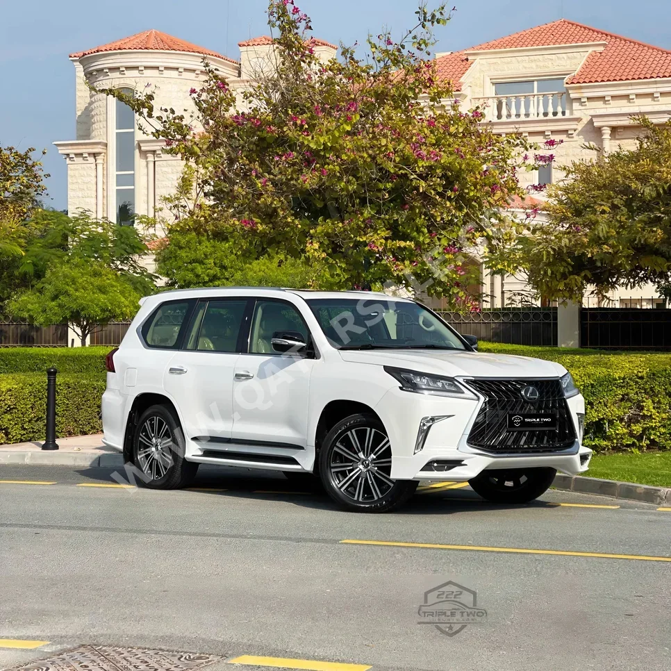 Lexus  LX  570  2016  Automatic  133,000 Km  8 Cylinder  Four Wheel Drive (4WD)  SUV  White