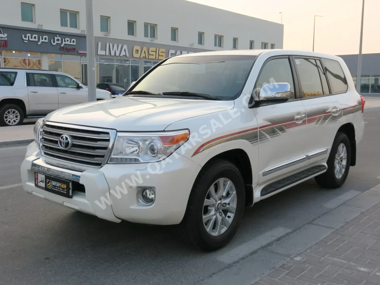 Toyota  Land Cruiser  GXR  2013  Automatic  69,000 Km  8 Cylinder  Four Wheel Drive (4WD)  SUV  White