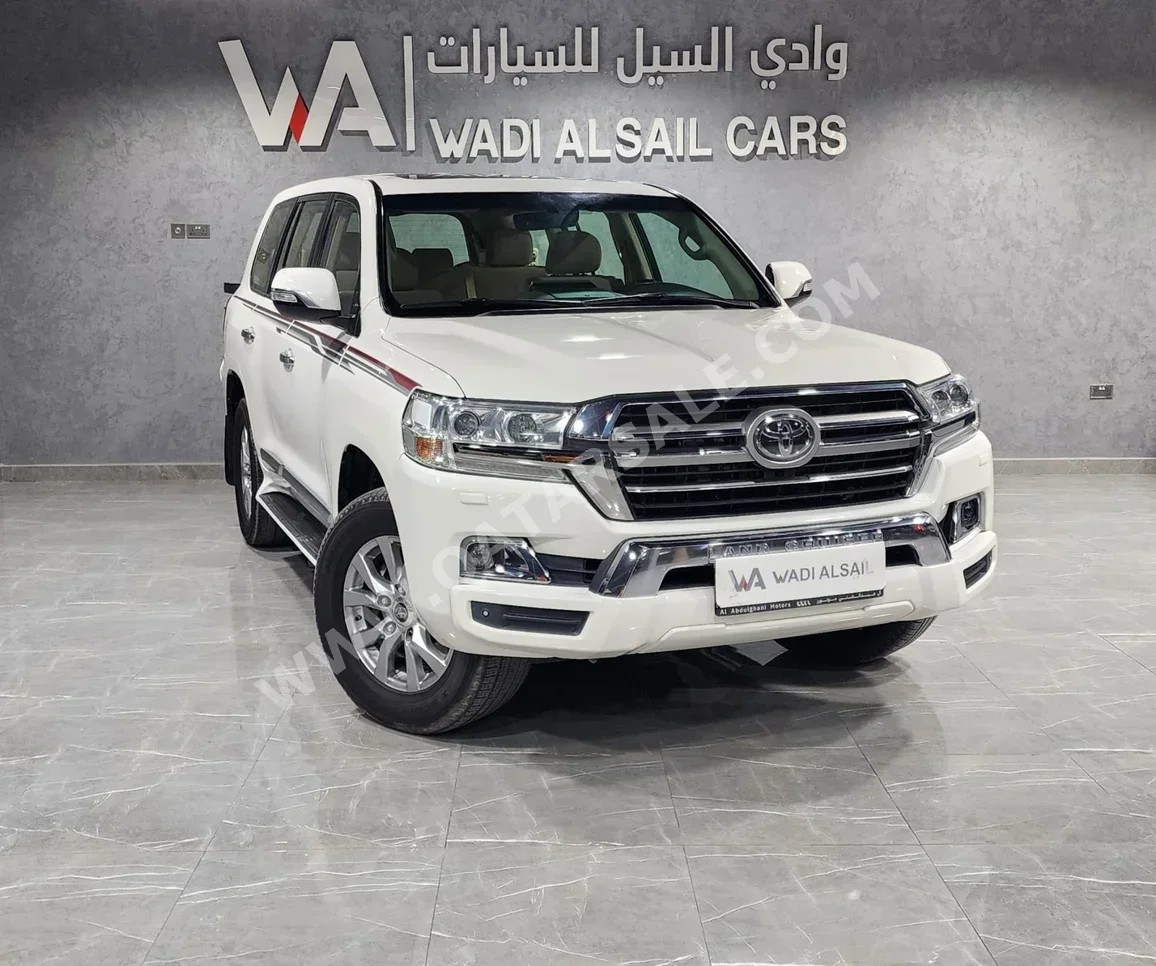 Toyota  Land Cruiser  GXR  2020  Automatic  207,000 Km  8 Cylinder  Four Wheel Drive (4WD)  SUV  White