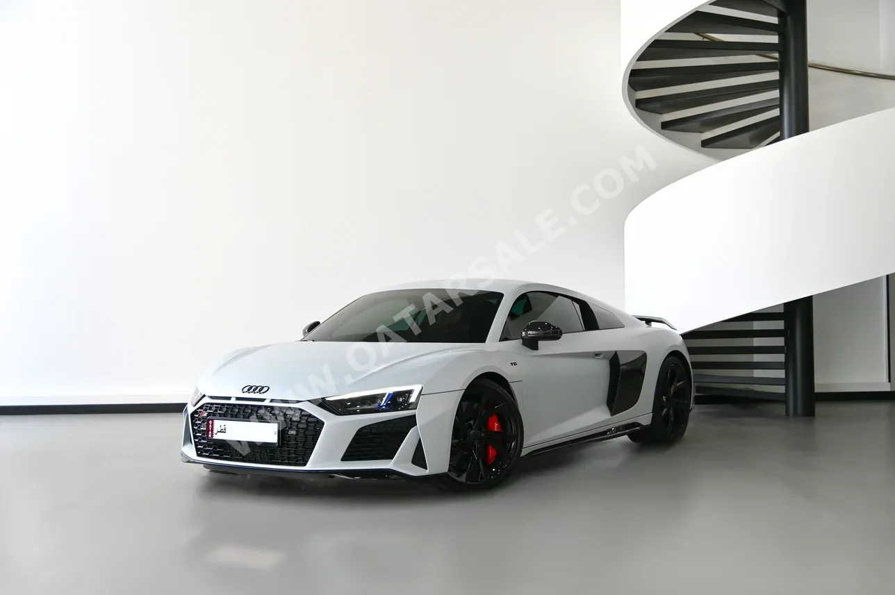 Audi  R8  V10  2021  Automatic  32,000 Km  10 Cylinder  All Wheel Drive (AWD)  Coupe / Sport  White  With Warranty