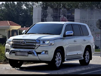 Toyota  Land Cruiser  GXR  2016  Automatic  227,000 Km  8 Cylinder  Four Wheel Drive (4WD)  SUV  White