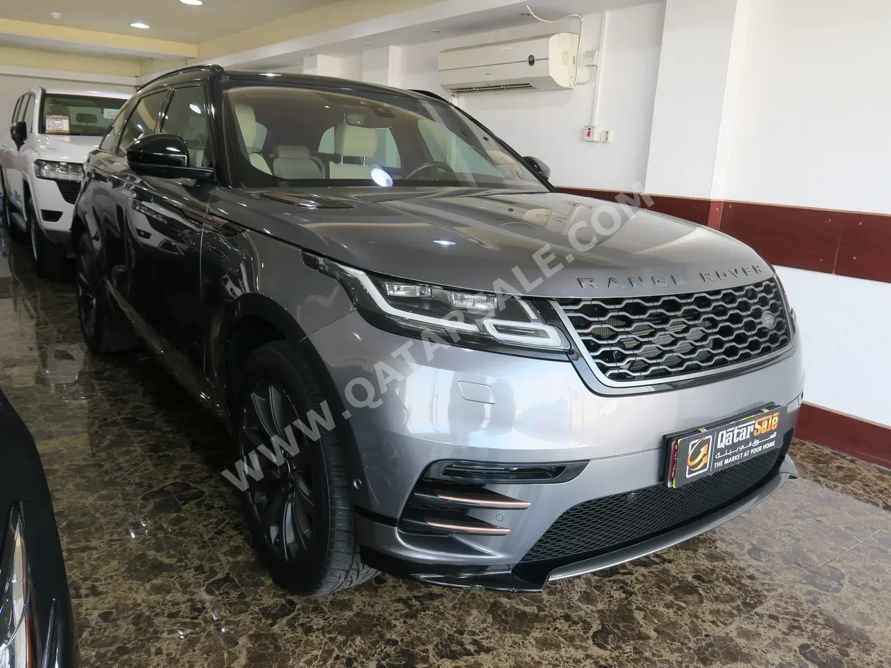 Land Rover  Range Rover  Velar  2018  Automatic  129,000 Km  6 Cylinder  Four Wheel Drive (4WD)  SUV  Gray