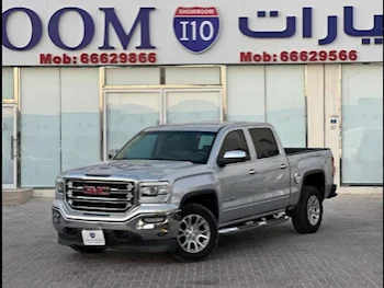 GMC  Sierra  SLE  2017  Automatic  152,000 Km  8 Cylinder  Four Wheel Drive (4WD)  Pick Up  Silver