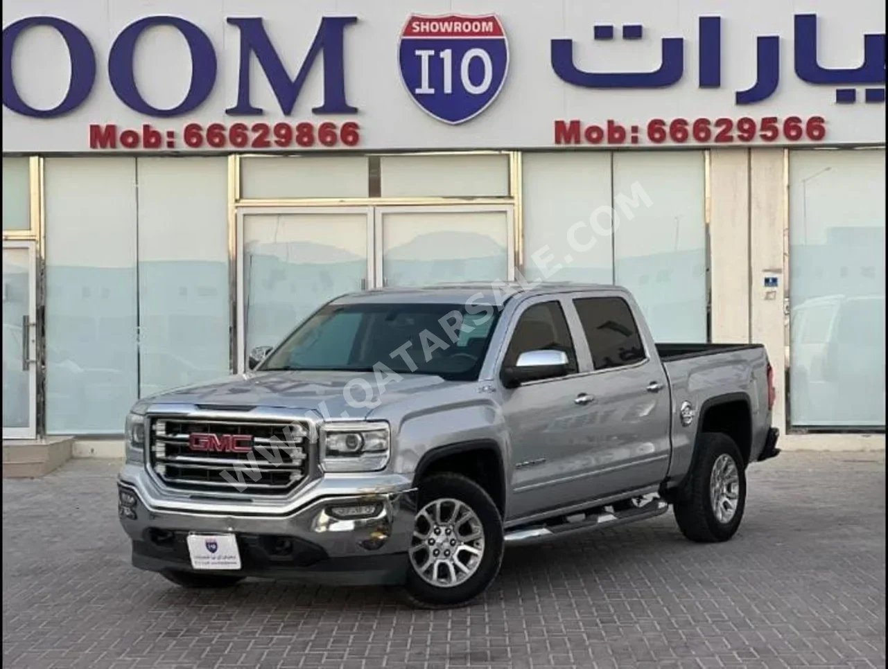 GMC  Sierra  SLE  2017  Automatic  152,000 Km  8 Cylinder  Four Wheel Drive (4WD)  Pick Up  Silver