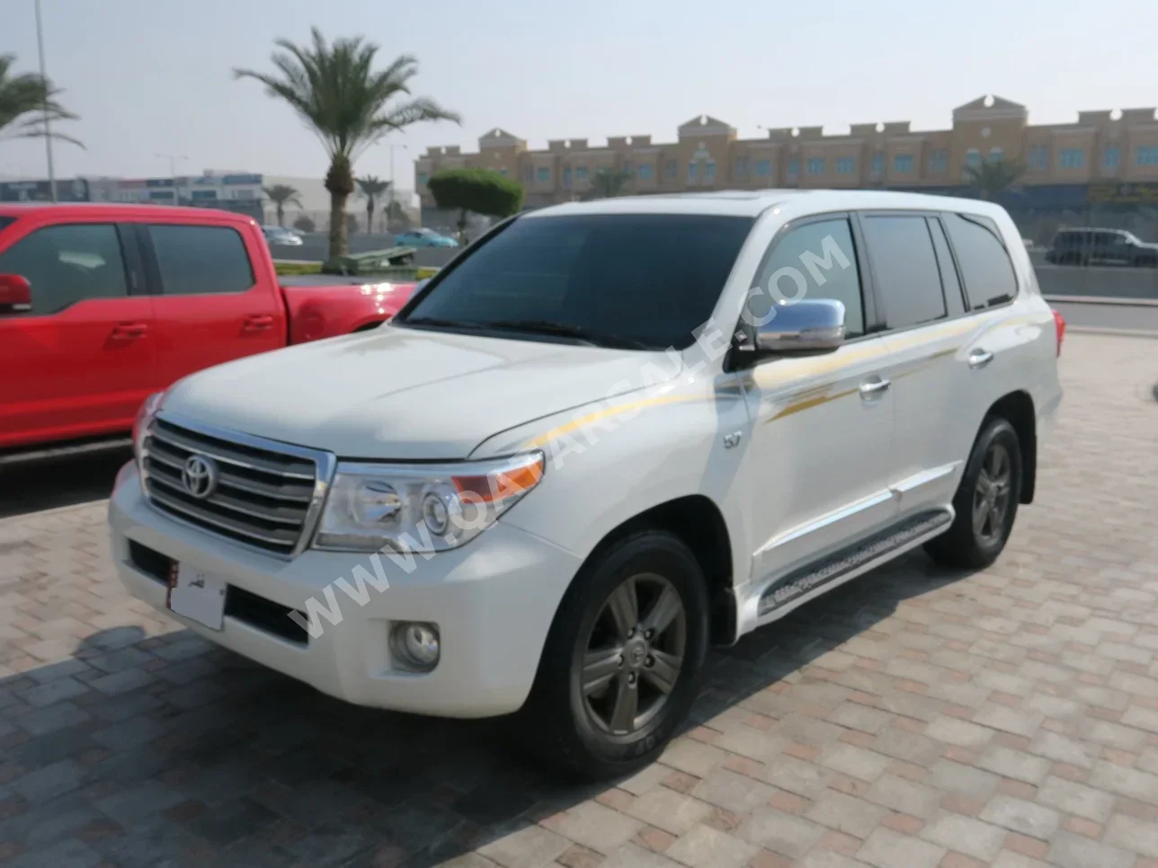 Toyota  Land Cruiser  VXR  2011  Automatic  260,000 Km  8 Cylinder  Four Wheel Drive (4WD)  SUV  White