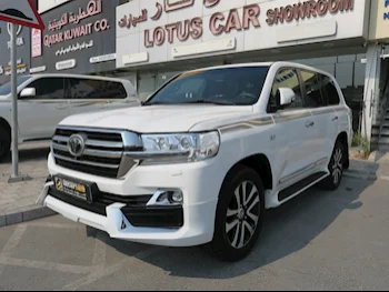 Toyota  Land Cruiser  VXR  2019  Automatic  245,000 Km  8 Cylinder  Four Wheel Drive (4WD)  SUV  White