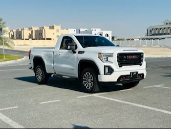 GMC  Sierra  AT4  2022  Automatic  71,000 Km  8 Cylinder  Four Wheel Drive (4WD)  Pick Up  White  With Warranty