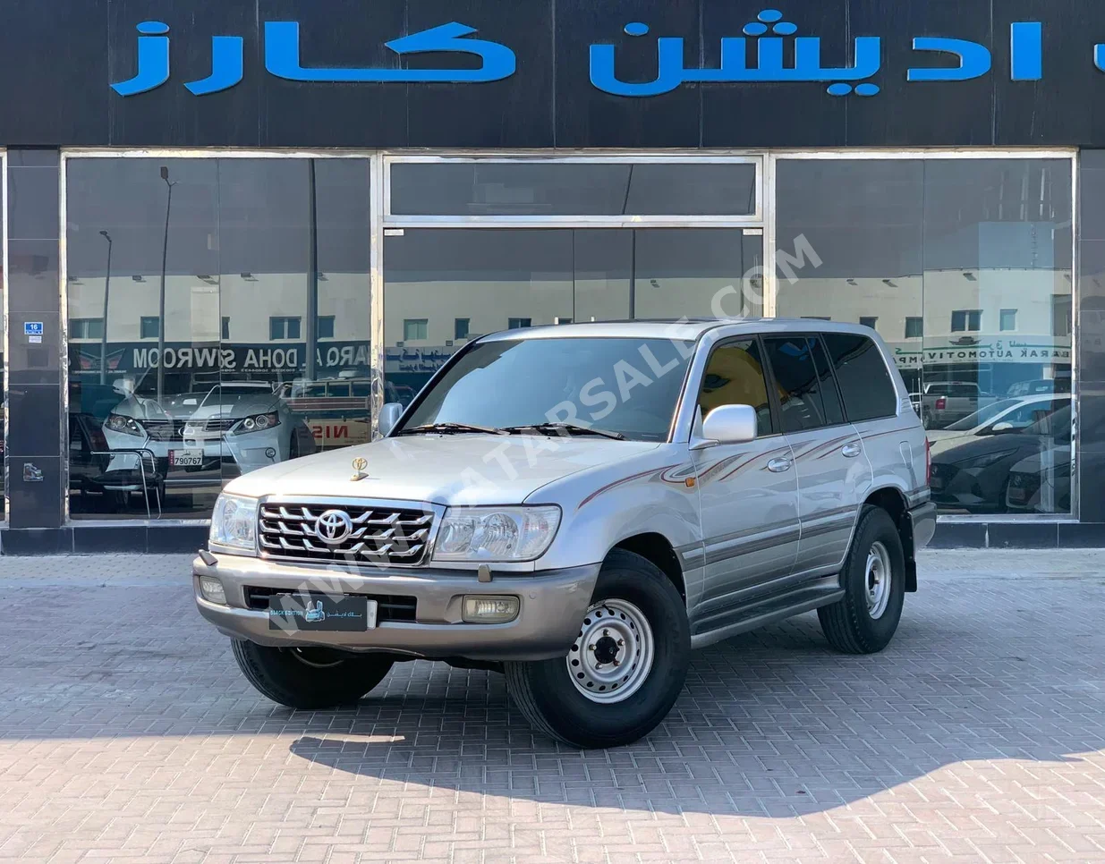 Toyota  Land Cruiser  VXR  2006  Automatic  454,000 Km  8 Cylinder  Four Wheel Drive (4WD)  SUV  Silver