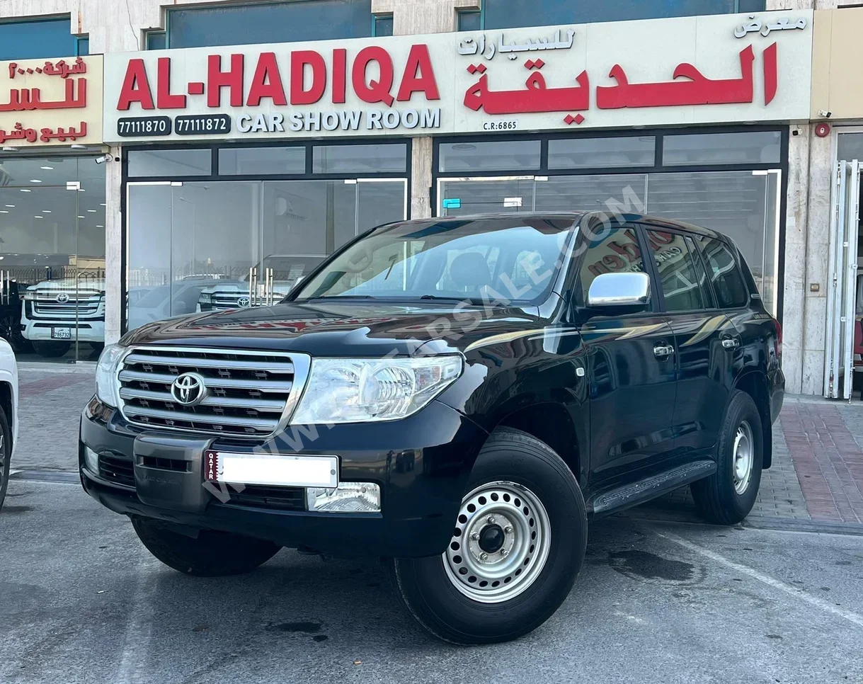 Toyota  Land Cruiser  GXR  2010  Automatic  480,000 Km  8 Cylinder  Four Wheel Drive (4WD)  SUV  Black