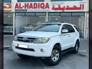 Toyota  Fortuner  2008  Automatic  325,000 Km  6 Cylinder  Four Wheel Drive (4WD)  SUV  White