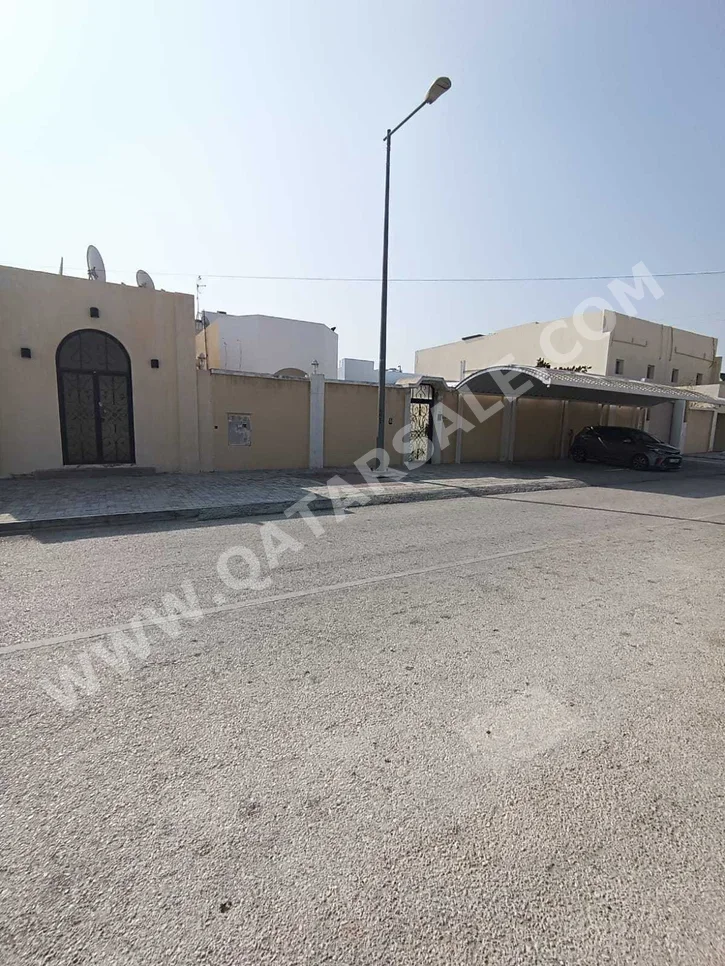 Family Residential  - Not Furnished  - Doha  - Nuaija  - 6 Bedrooms