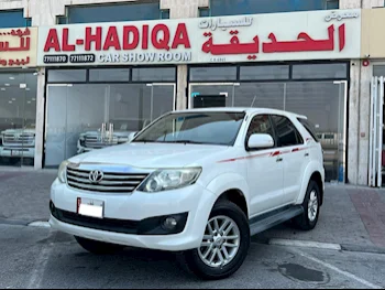 Toyota  Fortuner  2015  Automatic  173,000 Km  4 Cylinder  Four Wheel Drive (4WD)  SUV  White