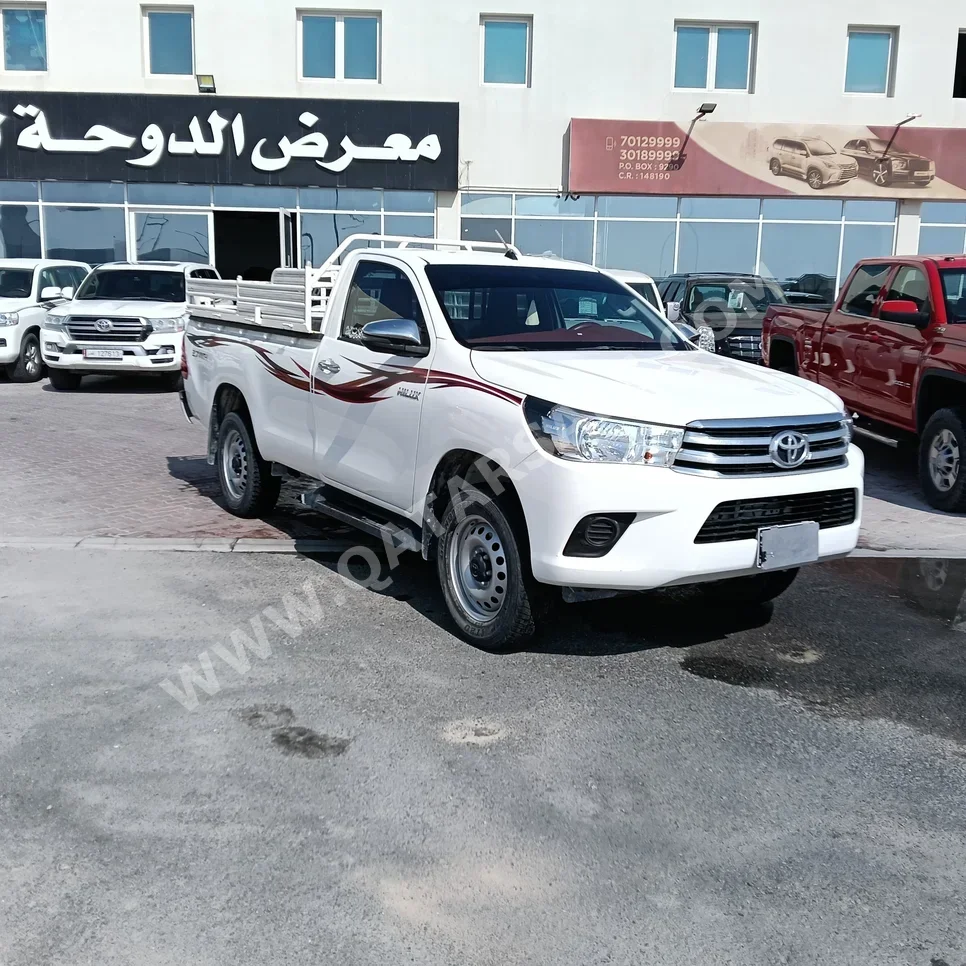 Toyota  Hilux  2022  Manual  34,000 Km  4 Cylinder  Four Wheel Drive (4WD)  Pick Up  White