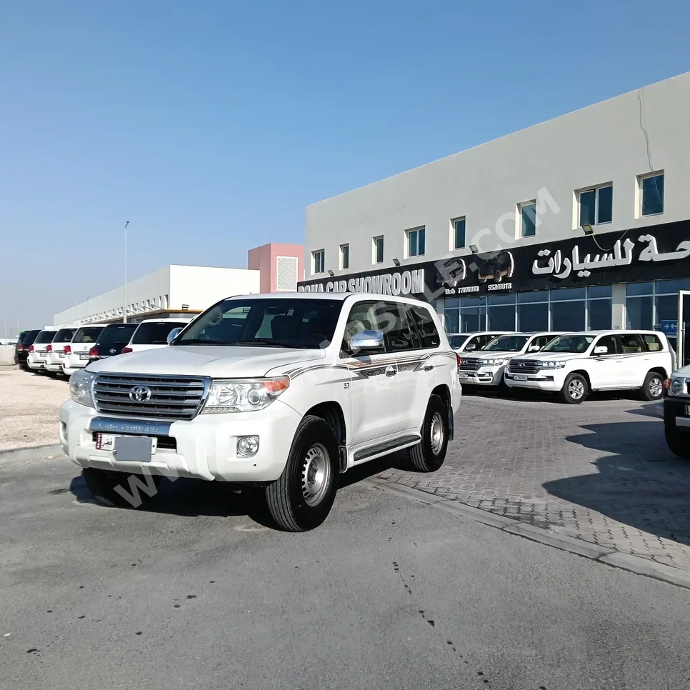 Toyota  Land Cruiser  VXR  2012  Automatic  196,000 Km  8 Cylinder  Four Wheel Drive (4WD)  SUV  White