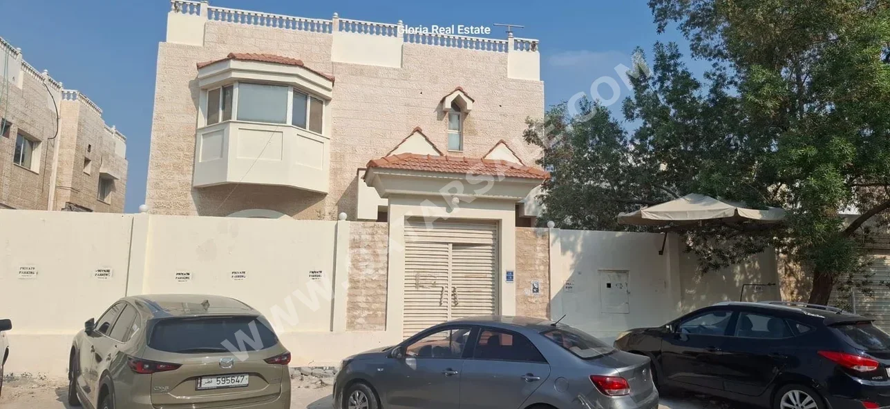 Family Residential  - Not Furnished  - Doha  - Nuaija  - 5 Bedrooms