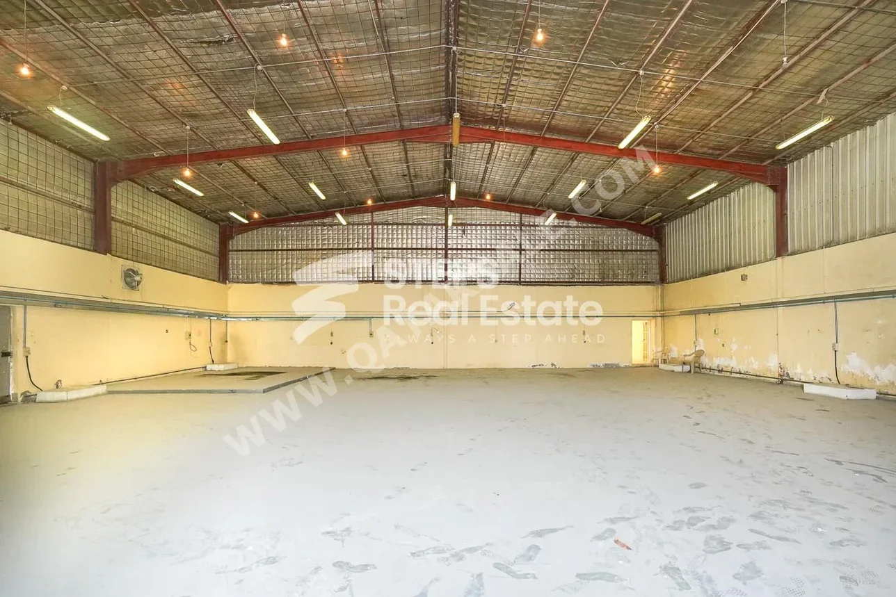 Warehouses & Stores - Al Rayyan  - Industrial Area  -Area Size: 895 Square Meter