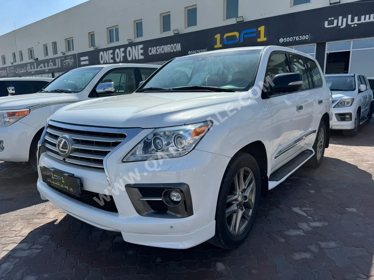 Lexus  LX  570  2013  Automatic  358,000 Km  8 Cylinder  Four Wheel Drive (4WD)  SUV  White