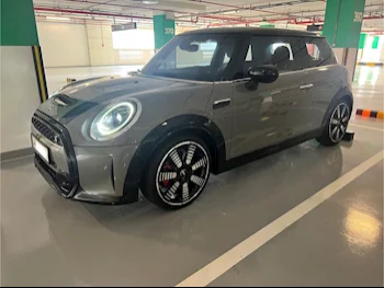 Mini  Cooper  S  2023  Automatic  23,500 Km  4 Cylinder  Front Wheel Drive (FWD)  Hatchback  Gray  With Warranty