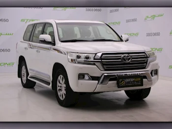 Toyota  Land Cruiser  GXR  2016  Automatic  177,000 Km  8 Cylinder  Four Wheel Drive (4WD)  SUV  White