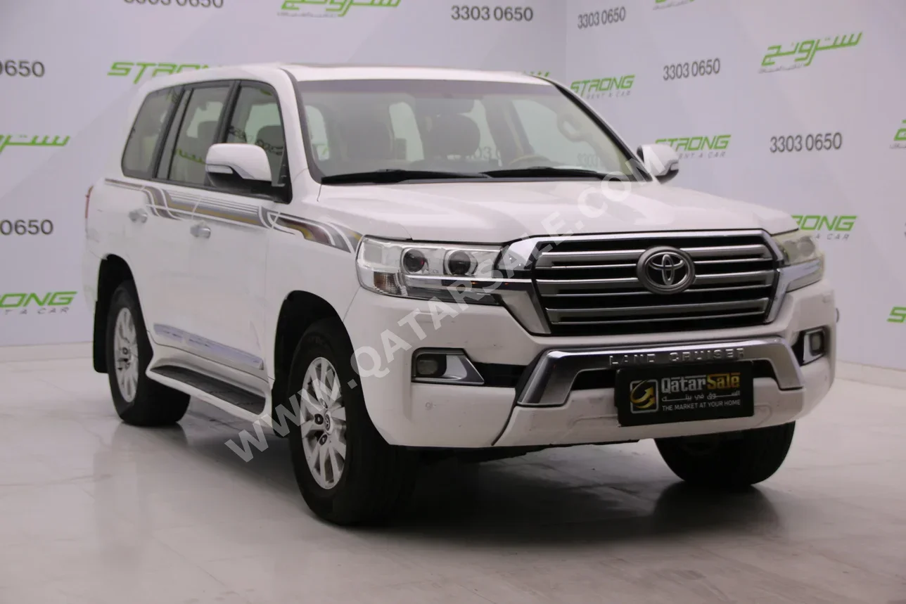 Toyota  Land Cruiser  GXR  2016  Automatic  177,000 Km  8 Cylinder  Four Wheel Drive (4WD)  SUV  White