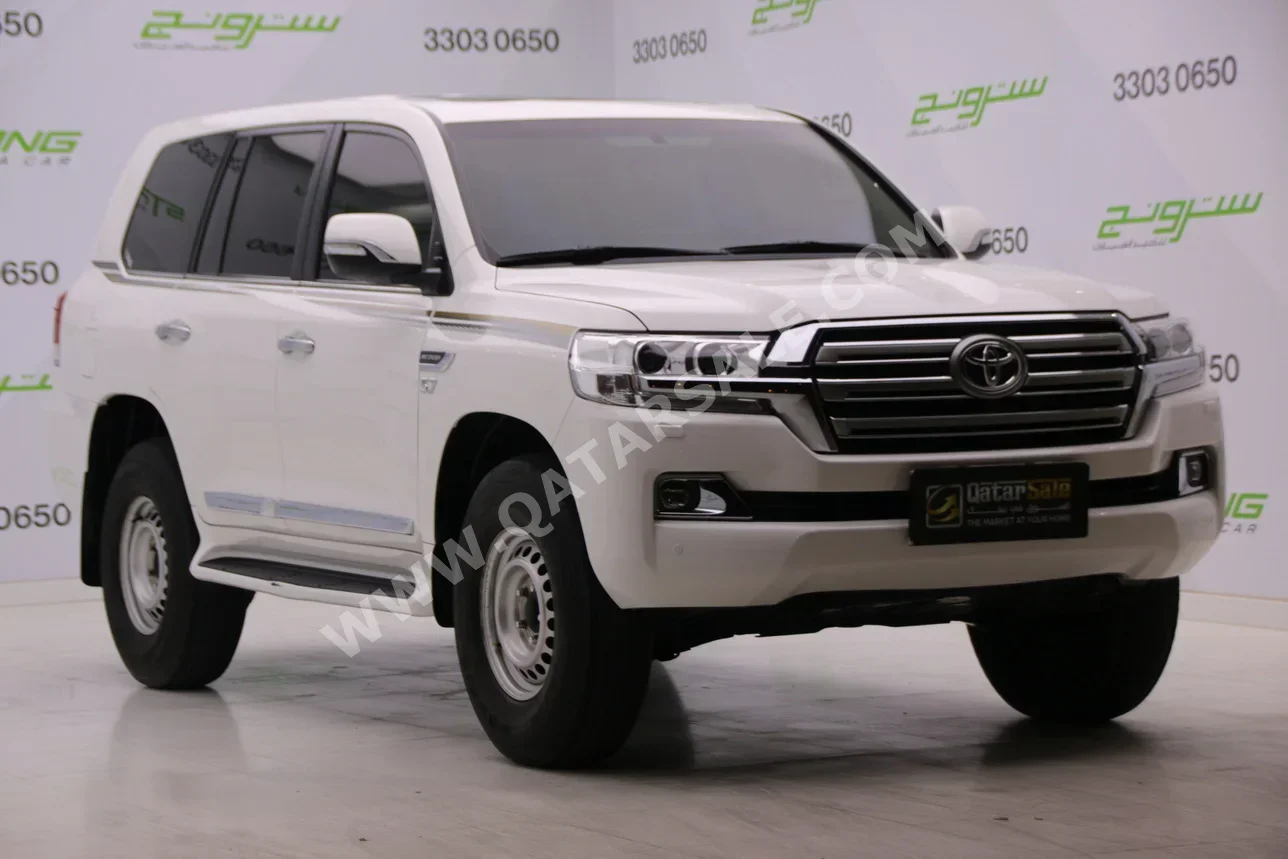 Toyota  Land Cruiser  VXR  2021  Automatic  91,000 Km  8 Cylinder  Four Wheel Drive (4WD)  SUV  White