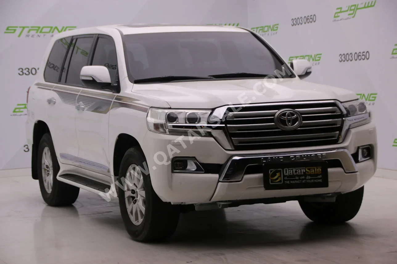 Toyota  Land Cruiser  GXR  2016  Automatic  295,000 Km  8 Cylinder  Four Wheel Drive (4WD)  SUV  White